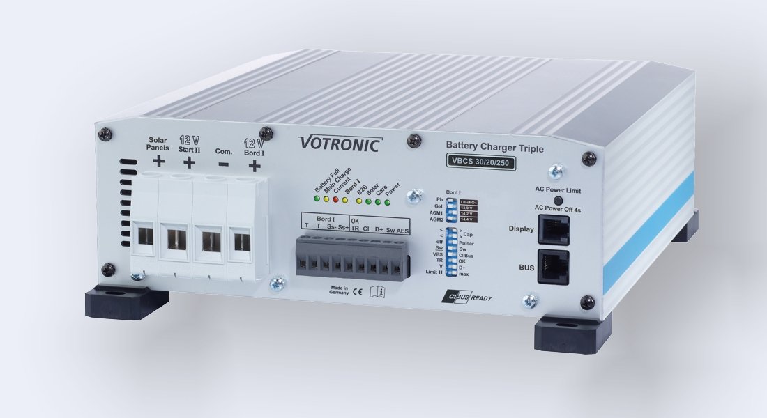VOTRONIC 3242 VBCS 30/20/250 CI-Triple Combination Device - Charging Converter/Solar Regulator/Mains Charger